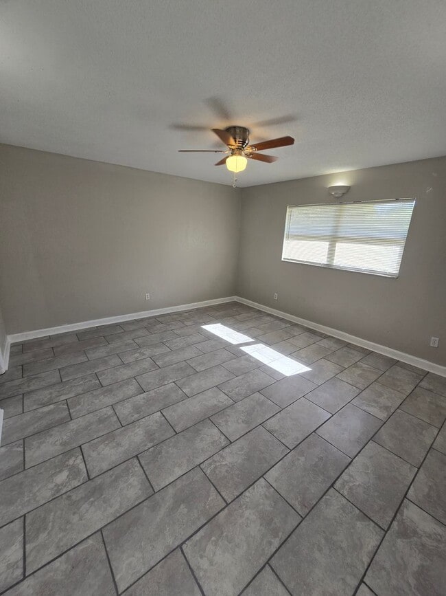 Building Photo - 2217 Villano Ave