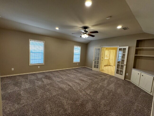 Building Photo - Beautiful Home in Upscale Neighborhood!