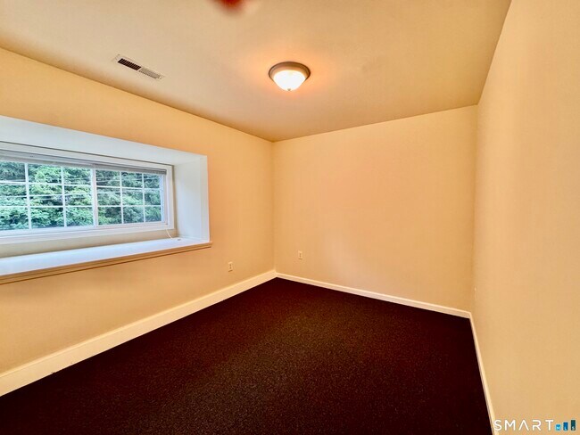 Building Photo - 5 Meadow St