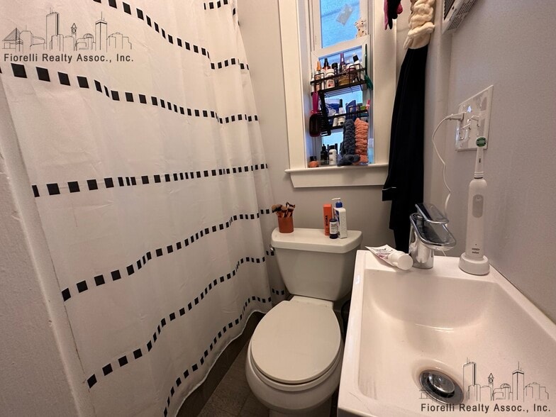 Building Photo - 71 Charter St