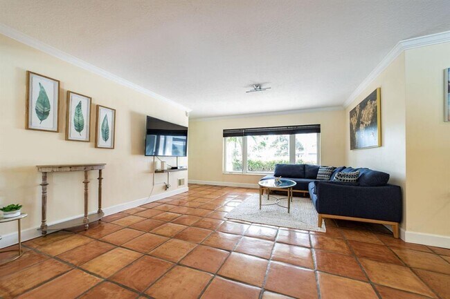 Building Photo - 2101 NE 15th St