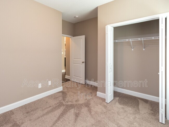 Building Photo - 509 Broadberry Ave