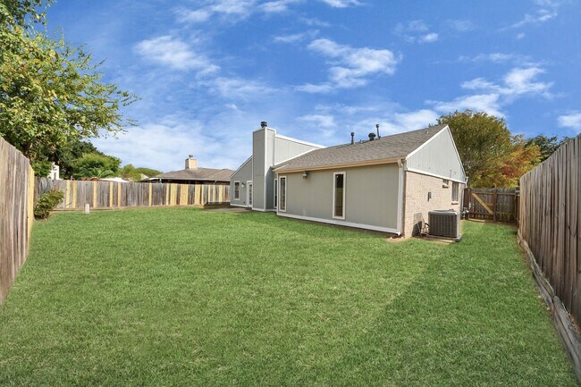 Building Photo - 19734 Oakland Valley Dr