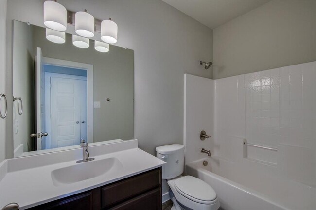Building Photo - 1011 Skyview Ct