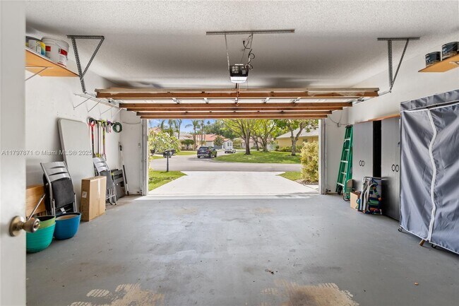 Building Photo - 513 NW 46th Ave
