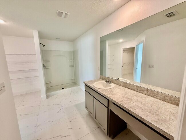 Building Photo - 205 SW Chelsea Terrace