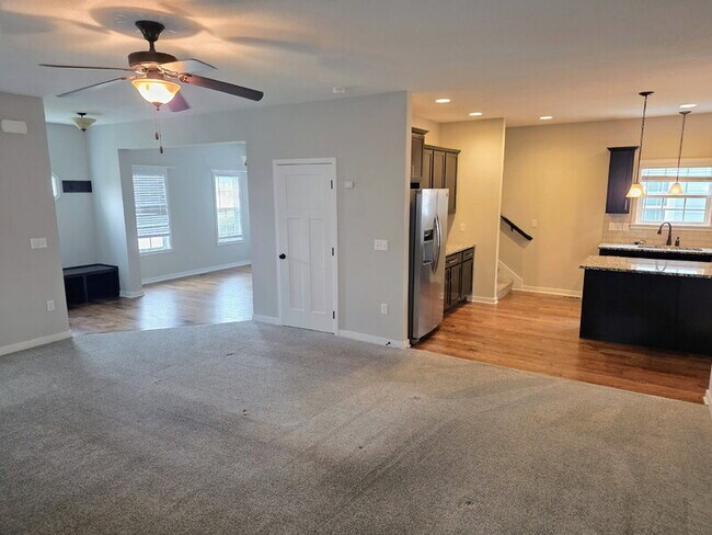 Building Photo - 5555 S Prairie View Dr