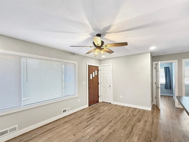 Living room entry way - 2610 63rd St