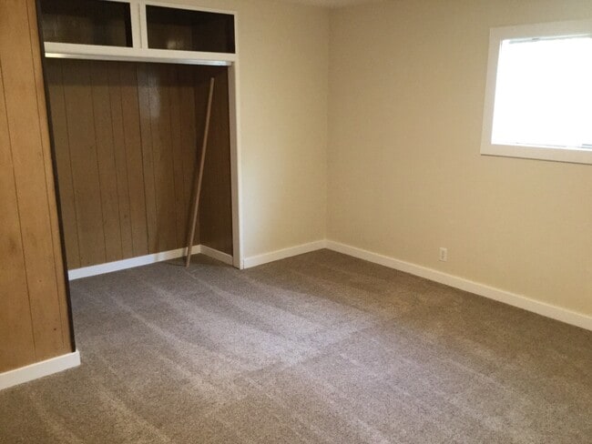 Building Photo - Westside 3 Bedroom House, New Kitchen, Paint, Flooring & Appliances, Attached Garage