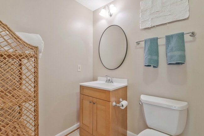 Building Photo - 1226 Quaker Ridge Dr