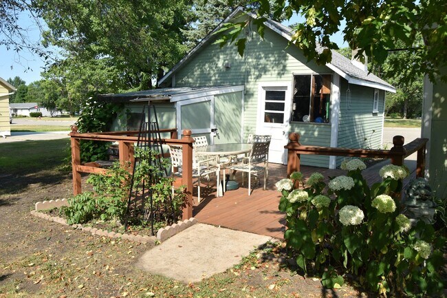 Building Photo - 255 5th St SW