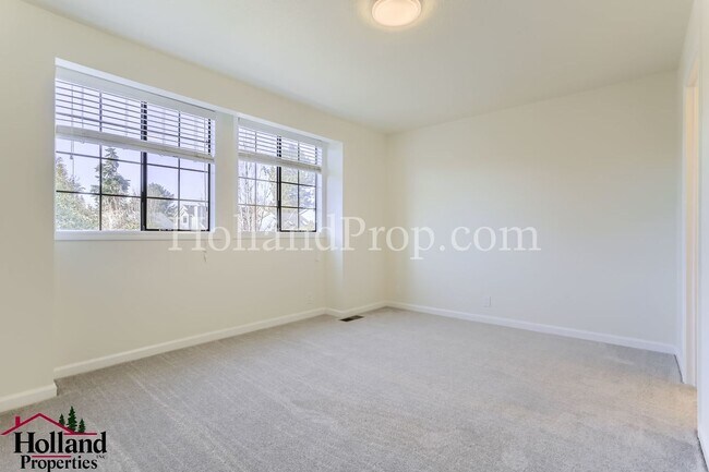 Building Photo - 16050 SW Old Oak Dr