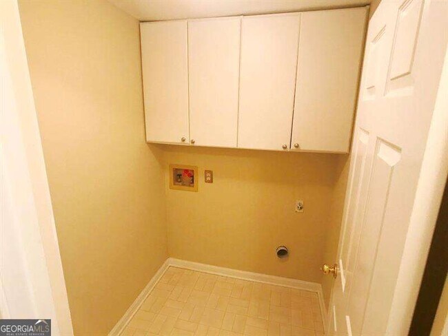 Building Photo - 377 Fairbrook Cir