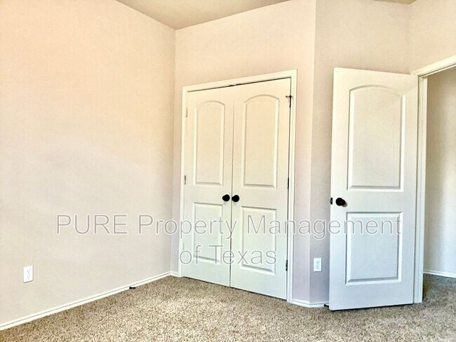 Building Photo - 124 Holly St