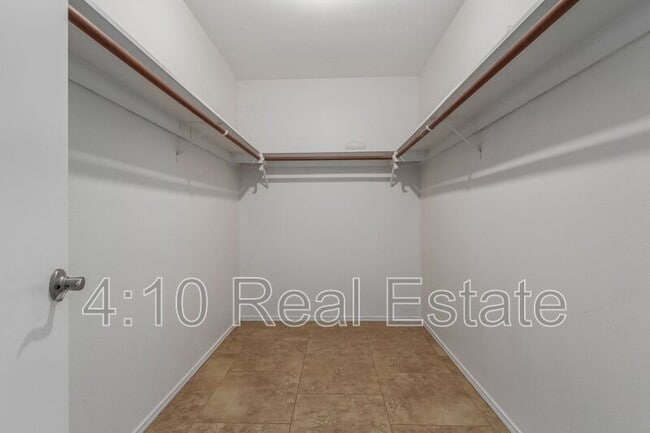 Building Photo - 26002 S La Cite Dr