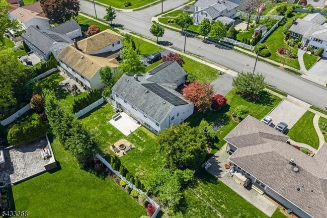 Building Photo - 32 Brantwood Pl