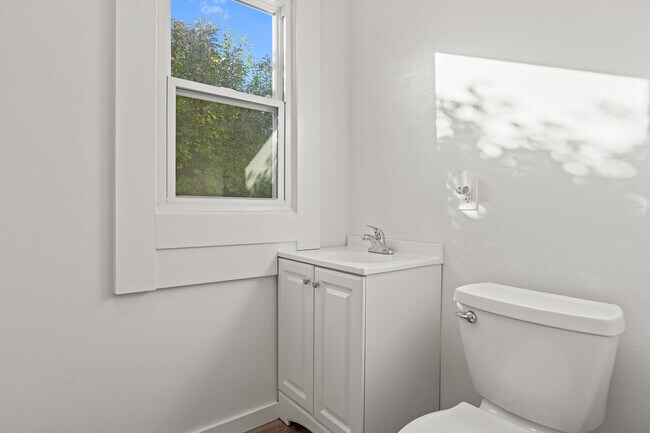 Building Photo - 402 Burlington Ave