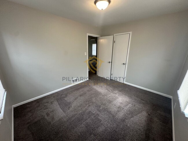 Building Photo - Cozy Brick 2 Bedroom Home with Updated Int...