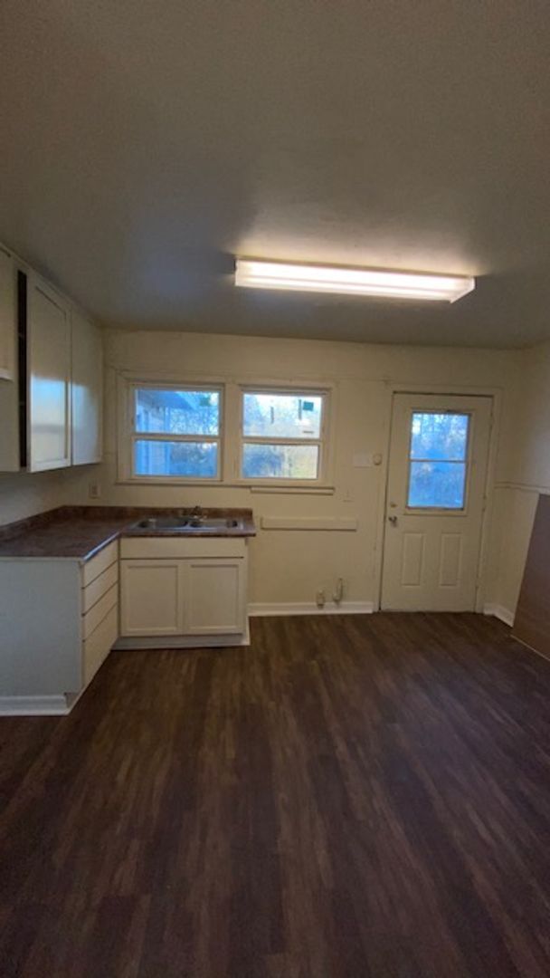 Building Photo - 2120 Jane St