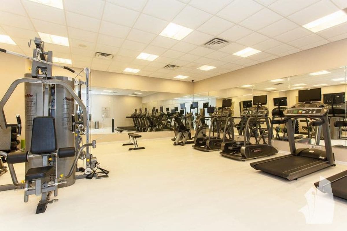 Building Photo - 5050 N Sheridan Rd