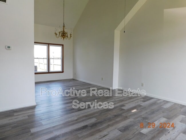 Building Photo - 1461 Thamesford Dr