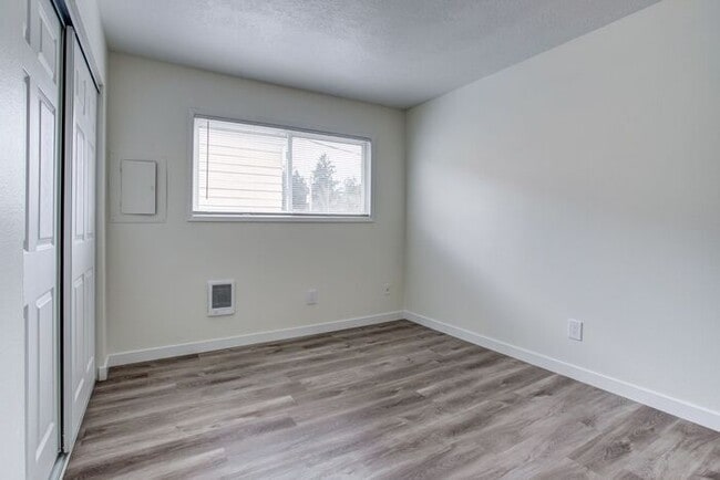 Building Photo - Remodeled 2 bedroom across from Providence...