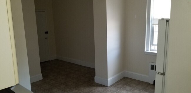 Building Photo - Beautiful 1 Bed 1 Bath on Belmont St. in W...