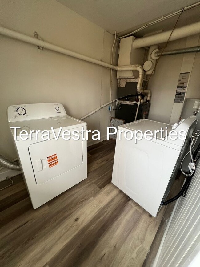 Building Photo - 3 Bed Single Family in Upper Deerfield!