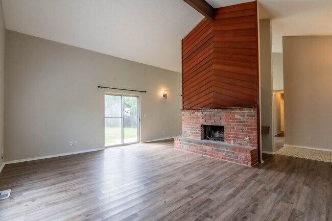 Building Photo - S Darlington Duplex