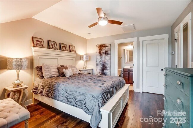 Building Photo - 2711 Tranquil Oak Pl