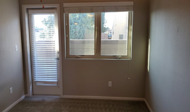 Building Photo - 2BR/2.5BA Condo in Englewood