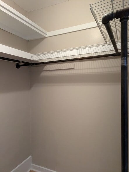 Building Photo - 5313 Broadway, 1