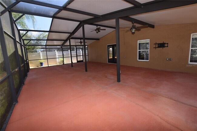 Building Photo - 1328 Karok St
