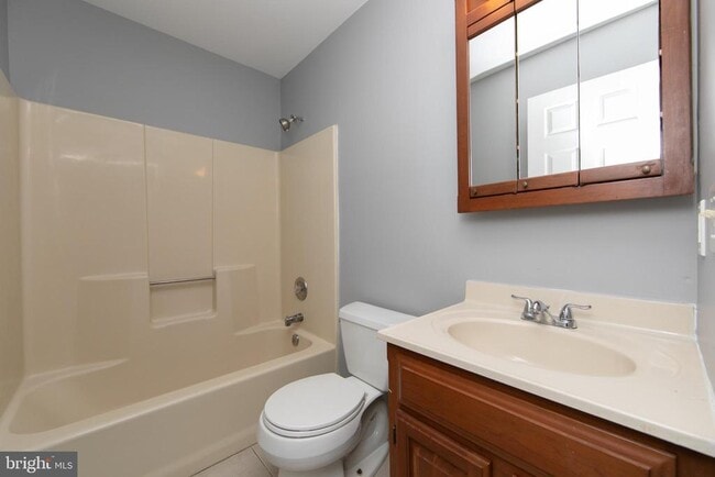 Building Photo - 131 Crossing Way