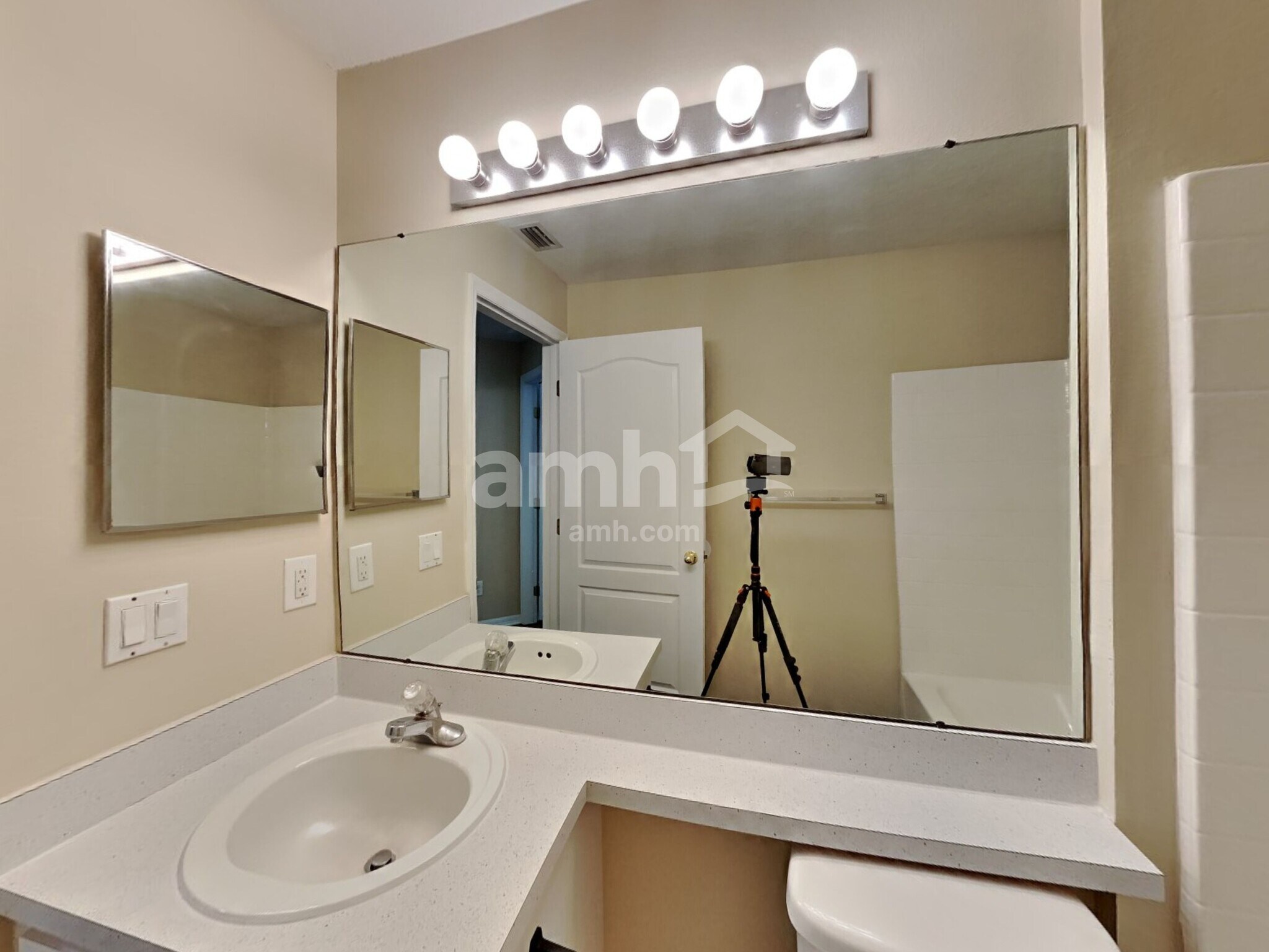 Building Photo - 10440 Blackmore Dr