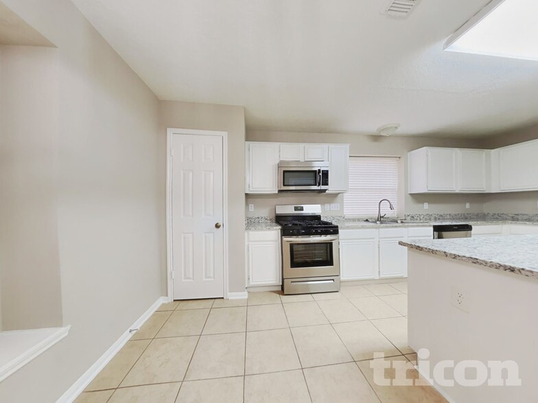 Building Photo - 7002 Echo Pines Dr