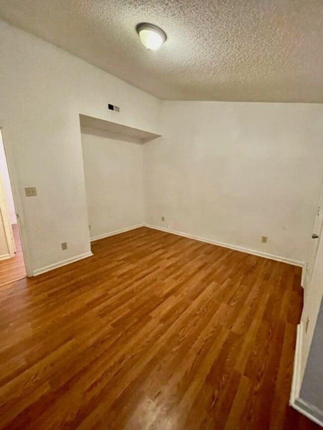 Building Photo - Adorable 3 bedroom 2 bath Ranch style home. Located in the Bridlewood community