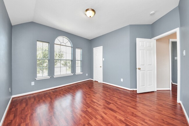 Building Photo - 1631 Mustang Crossing