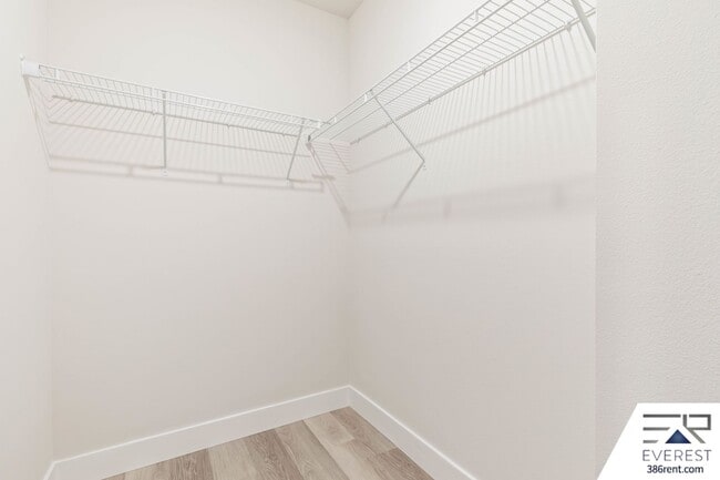 Building Photo - FULLY FENCED, UPGRADED 3/2/2 IN DESIRABLE PINE GROVE