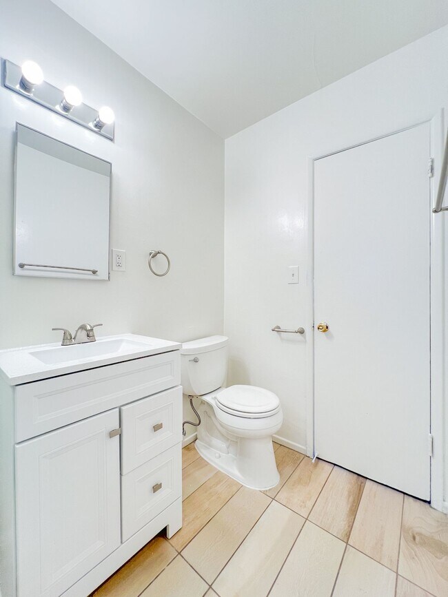 Building Photo - 4640 E 4th St