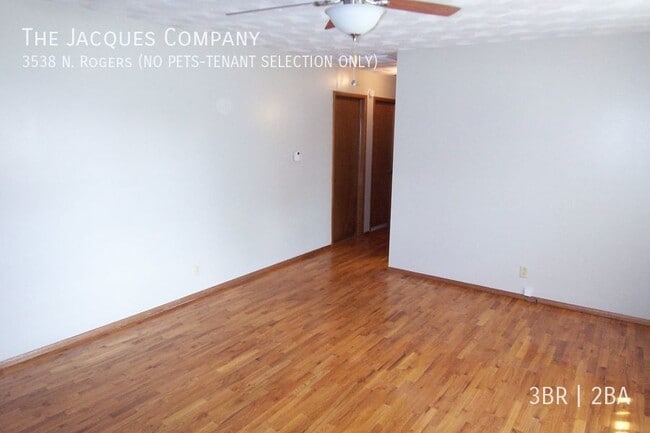 Building Photo - 3538 N Rogers Ave