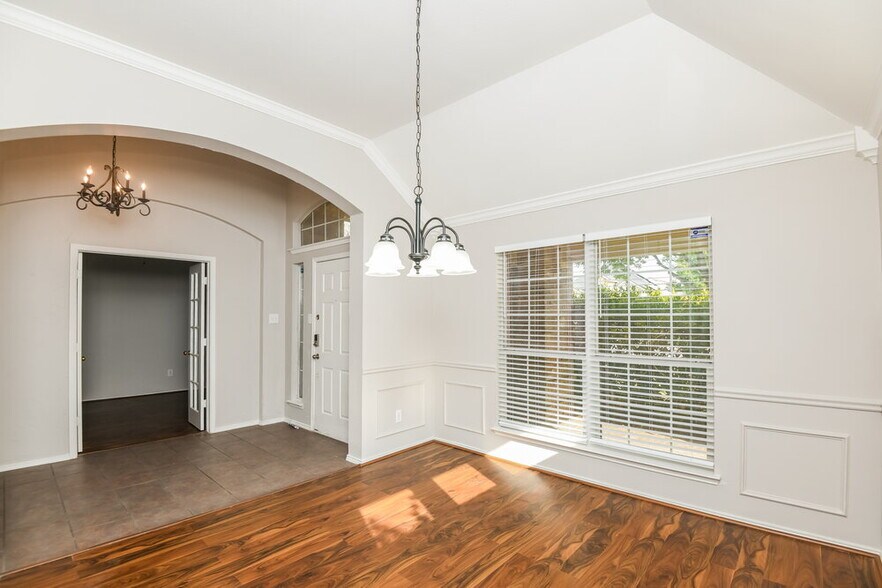 Building Photo - 337 Fort Edward Dr