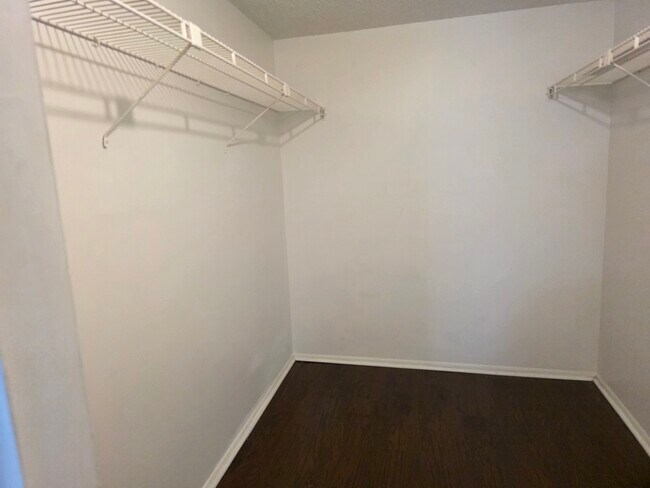 Building Photo - 605 N Keene Rd