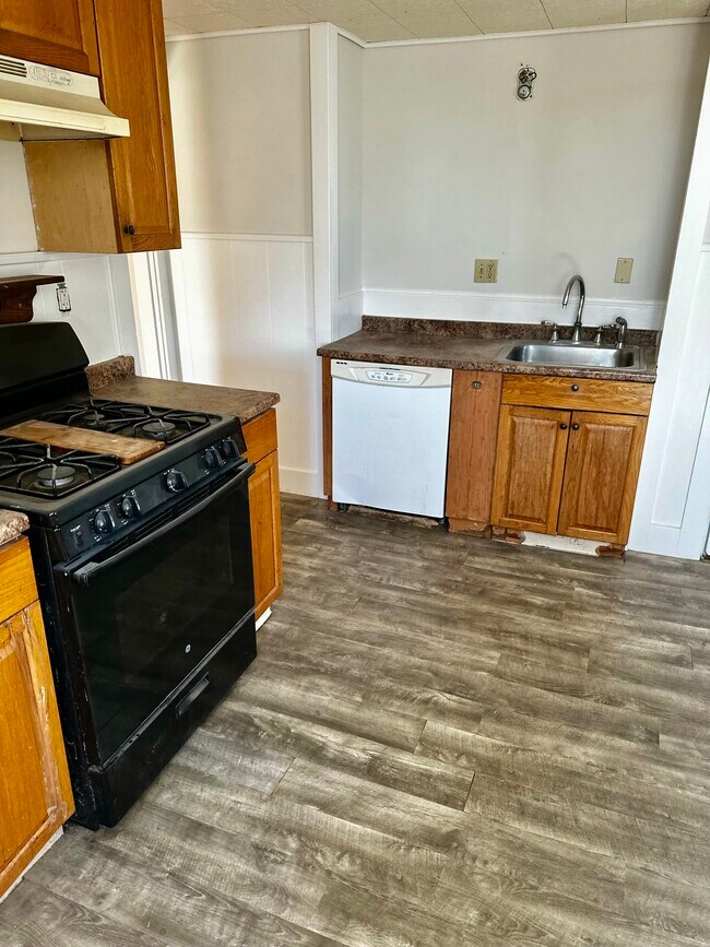 Kitchen Area - 11 Evelyn St