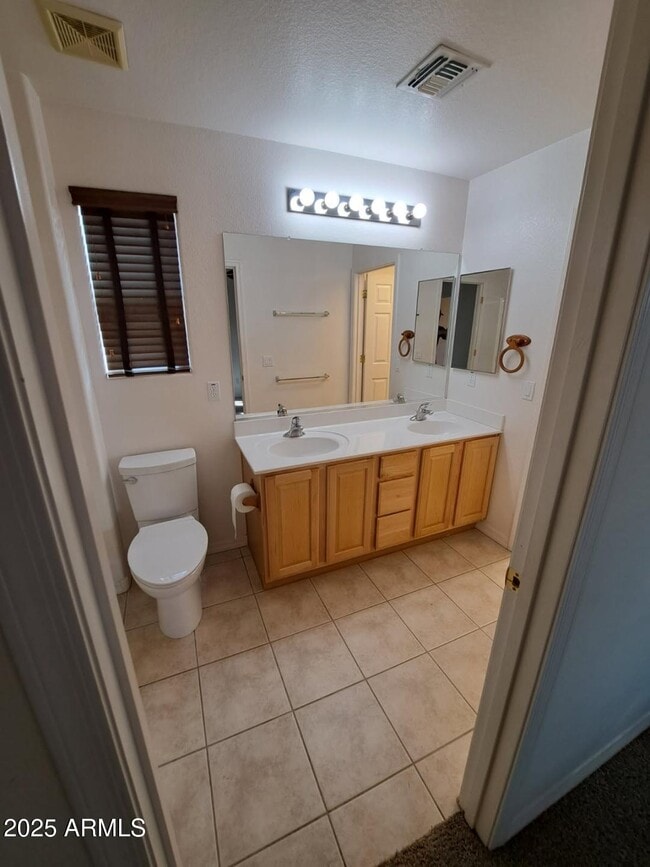 Building Photo - 3707 E Rolling Green Way