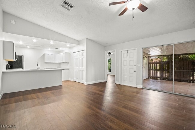 Building Photo - 15524 Crystal Lake Dr
