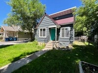 Building Photo - Newly Renovated Daylight Basement Duplex Apartment in Amazing Location!