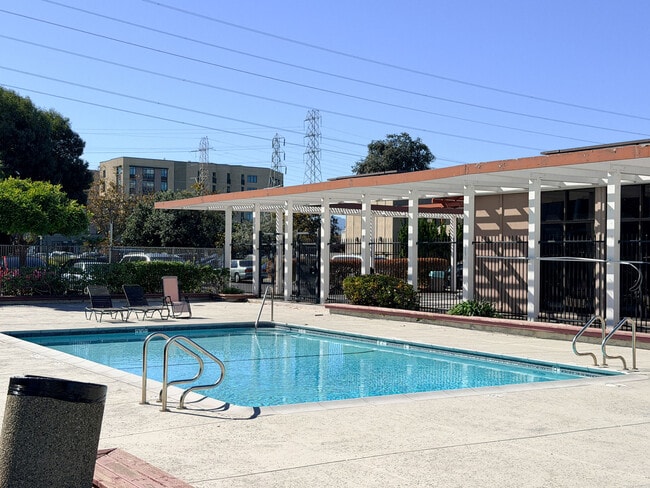 Building Photo - 1208 Admiralty Ln