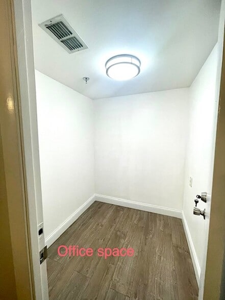 Office - 400 E Colonial Dr
