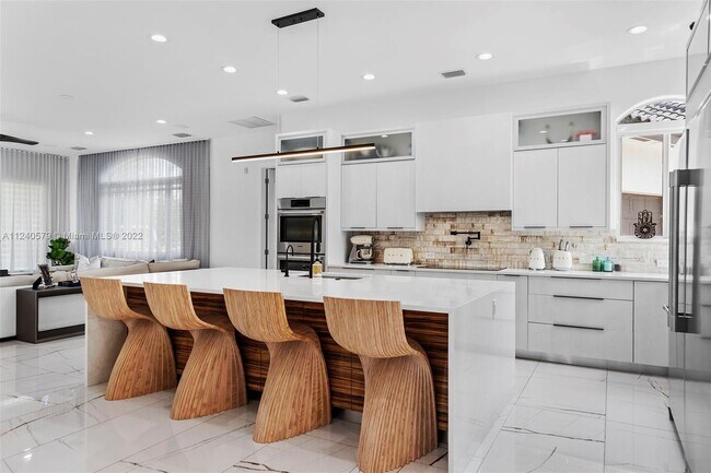 Building Photo - 5801 Melaleuca Rd